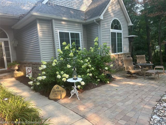 70 Lakeview Drive, Addison Township, MI 48370