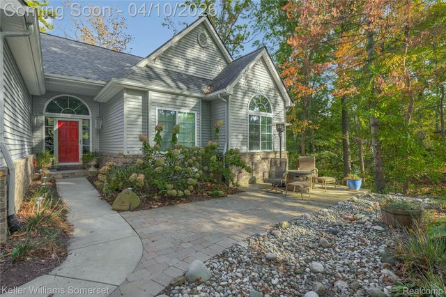 70 Lakeview Drive, Addison Township, MI 48370