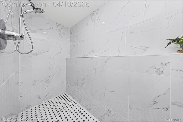 70 Lakeview Drive, Addison Township, MI 48370
