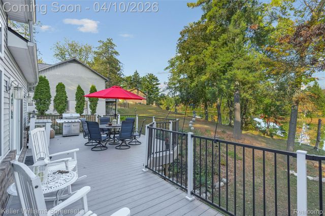 70 Lakeview Drive, Addison Township, MI 48370