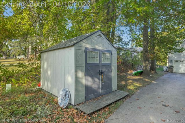 70 Lakeview Drive, Addison Township, MI 48370