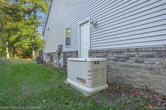 70 Lakeview Drive, Addison Township, MI 48370