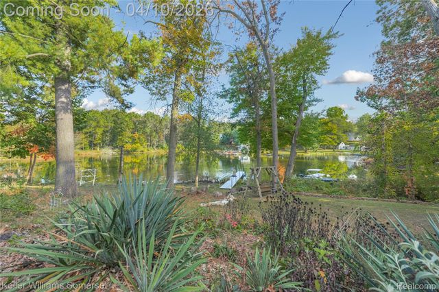 70 Lakeview Drive, Addison Township, MI 48370