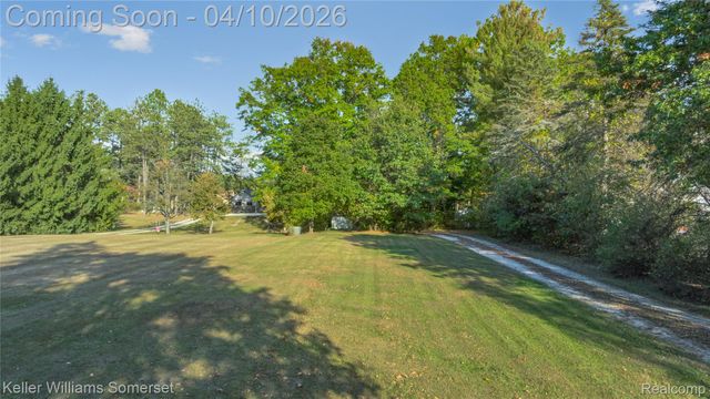 70 Lakeview Drive, Addison Township, MI 48370