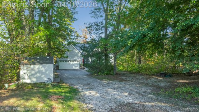 70 Lakeview Drive, Addison Township, MI 48370