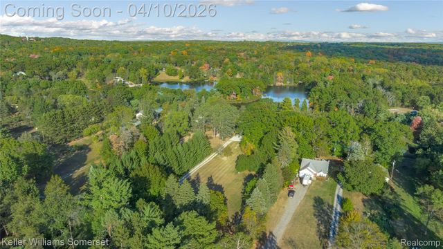 70 Lakeview Drive, Addison Township, MI 48370