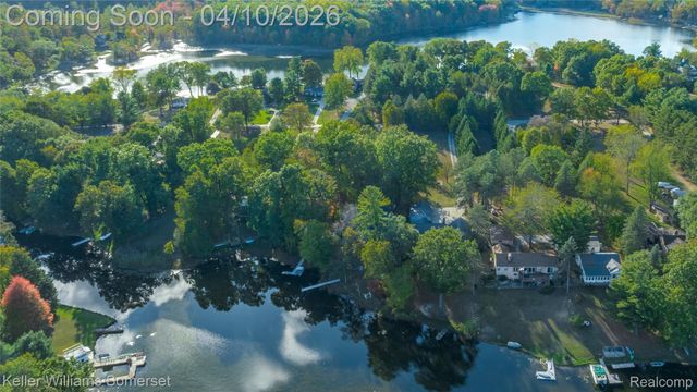 70 Lakeview Drive, Addison Township, MI 48370