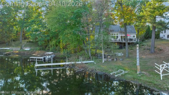 70 Lakeview Drive, Addison Township, MI 48370