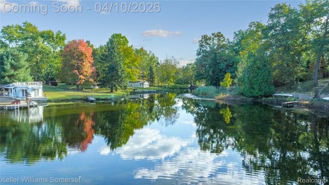 70 Lakeview Drive, Addison Township, MI 48370