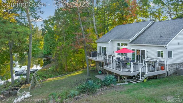 70 Lakeview Drive, Addison Township, MI 48370