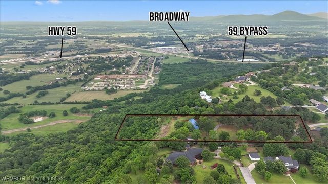 3900 Wylie Road, Poteau, OK 74953