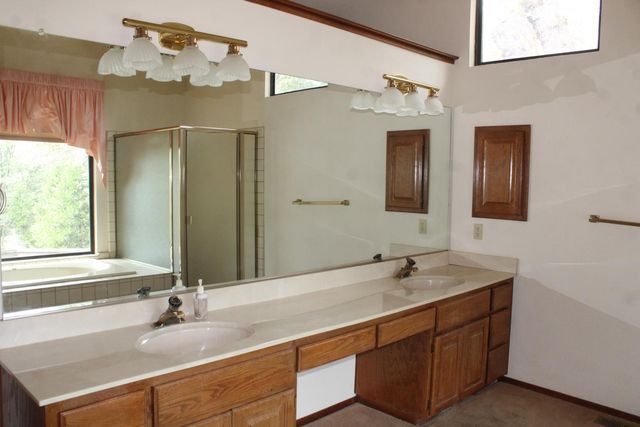16147 Tina Ct, Grass Valley, CA 95949