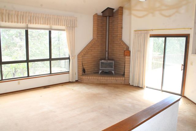 16147 Tina Ct, Grass Valley, CA 95949