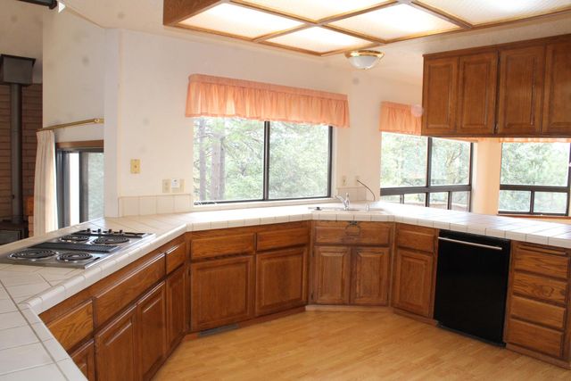 16147 Tina Ct, Grass Valley, CA 95949