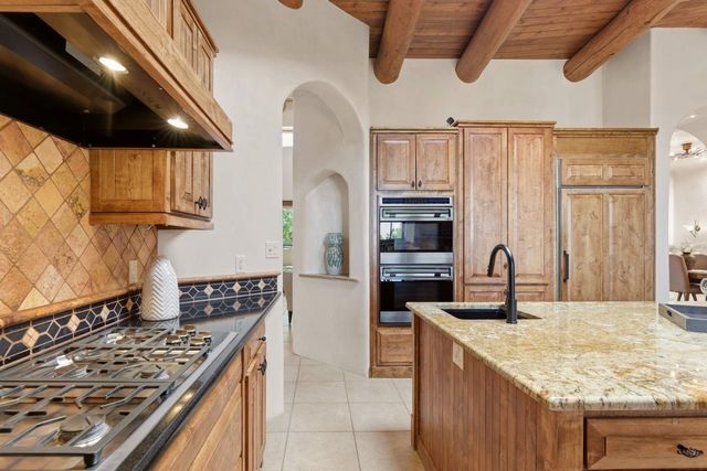 11B Camino De Los Montoyas, Santa Fe, NM 87506