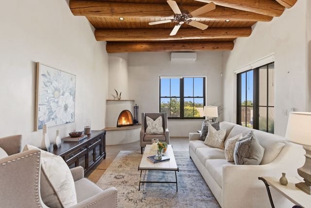11B Camino De Los Montoyas, Santa Fe, NM 87506