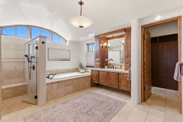 11B Camino De Los Montoyas, Santa Fe, NM 87506