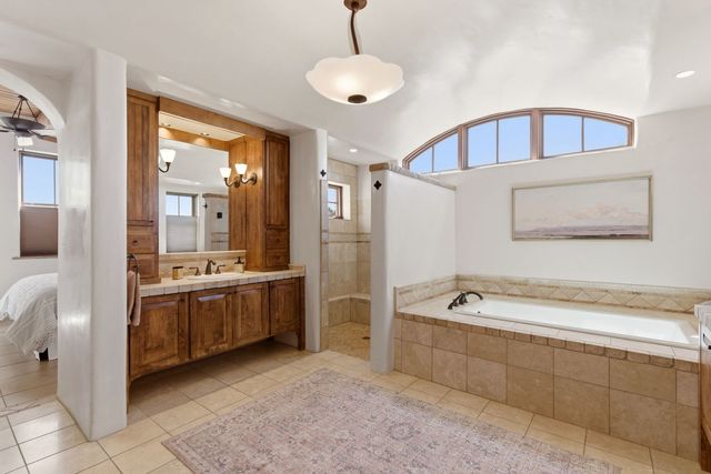 11B Camino De Los Montoyas, Santa Fe, NM 87506