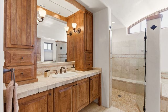 11B Camino De Los Montoyas, Santa Fe, NM 87506
