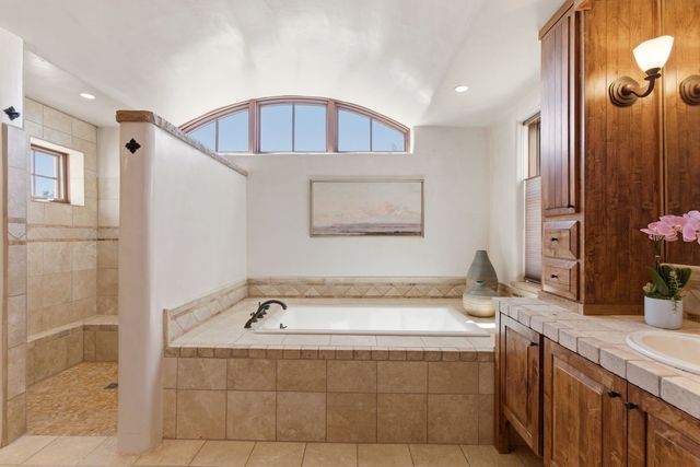11B Camino De Los Montoyas, Santa Fe, NM 87506
