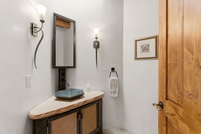 11B Camino De Los Montoyas, Santa Fe, NM 87506