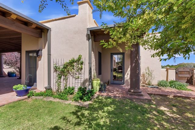 11B Camino De Los Montoyas, Santa Fe, NM 87506
