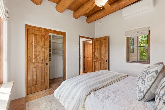 11B Camino De Los Montoyas, Santa Fe, NM 87506