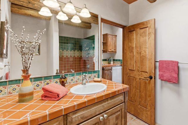 11B Camino De Los Montoyas, Santa Fe, NM 87506