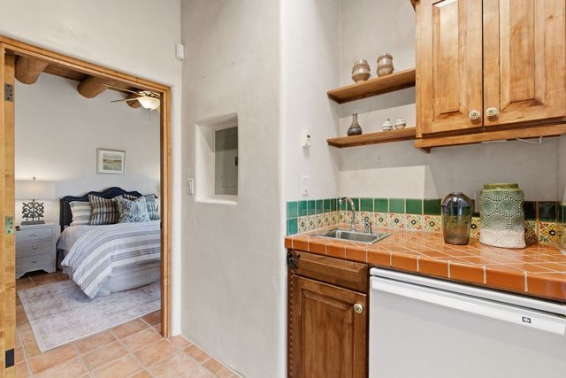 11B Camino De Los Montoyas, Santa Fe, NM 87506