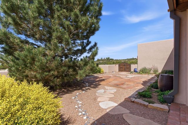 11B Camino De Los Montoyas, Santa Fe, NM 87506