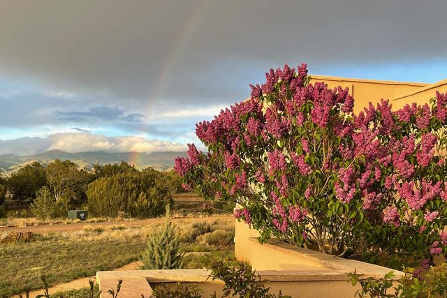 11B Camino De Los Montoyas, Santa Fe, NM 87506