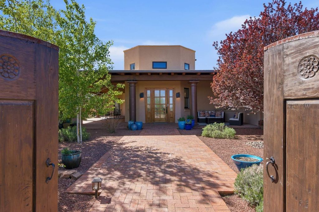 11B Camino De Los Montoyas, Santa Fe, NM 87506
