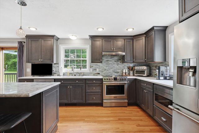 23 Peaslee Crossing Road, Newton, NH 03858