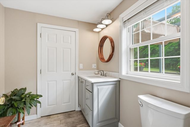 23 Peaslee Crossing Road, Newton, NH 03858