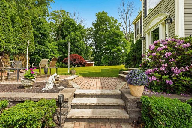 23 Peaslee Crossing Road, Newton, NH 03858