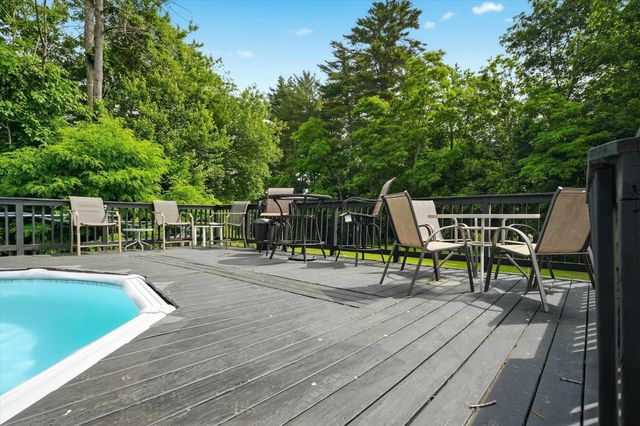23 Peaslee Crossing Road, Newton, NH 03858