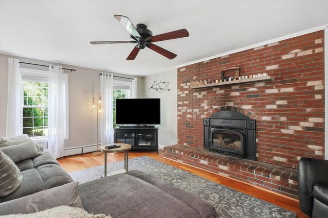 23 Peaslee Crossing Road, Newton, NH 03858