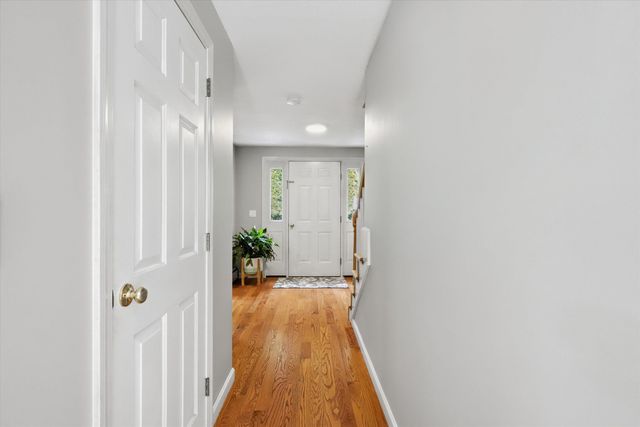 23 Peaslee Crossing Road, Newton, NH 03858