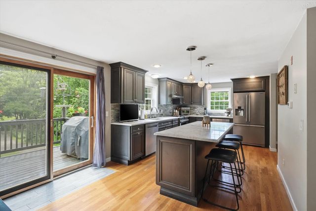23 Peaslee Crossing Road, Newton, NH 03858