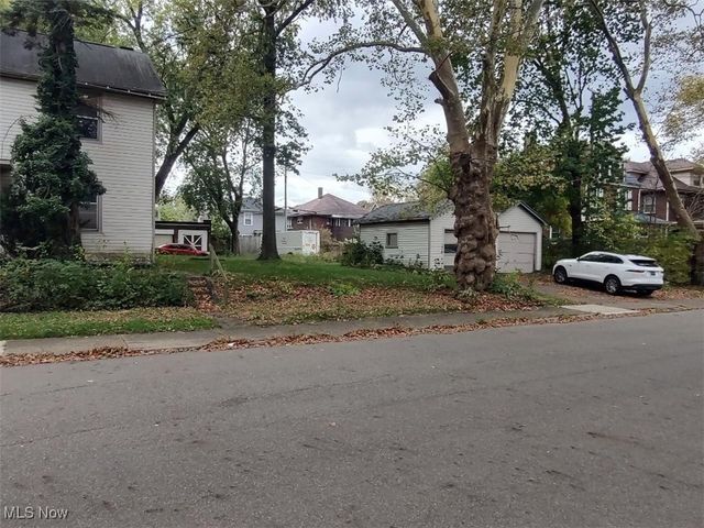 1023 Fulton Road NW, Canton, OH 44703