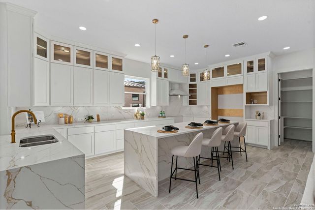 7310 Cresta Bulivar, San Antonio, TX 78256