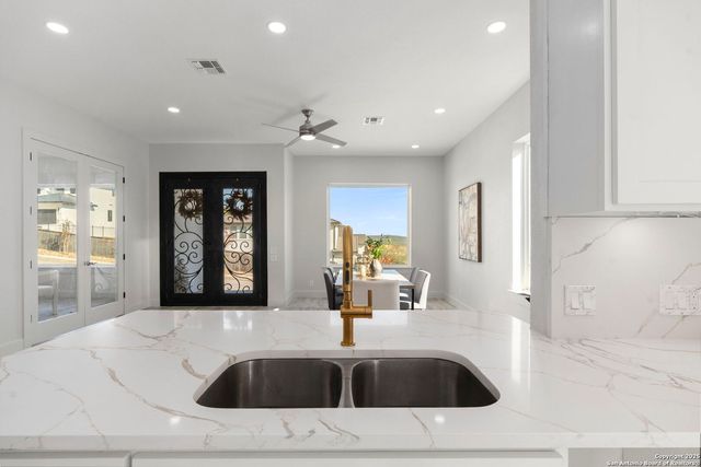 7310 Cresta Bulivar, San Antonio, TX 78256