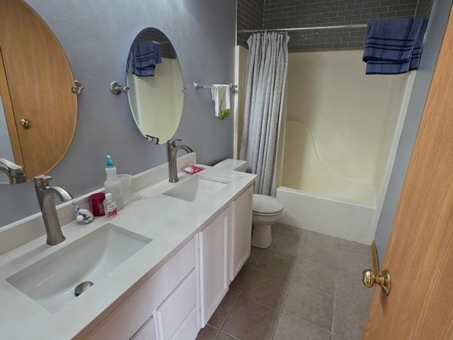 238 Williamsburg Court, Romeoville, IL 60446