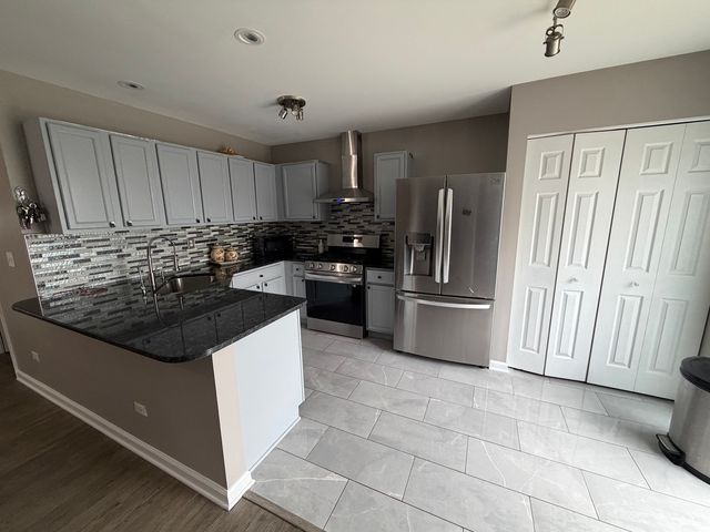238 Williamsburg Court, Romeoville, IL 60446