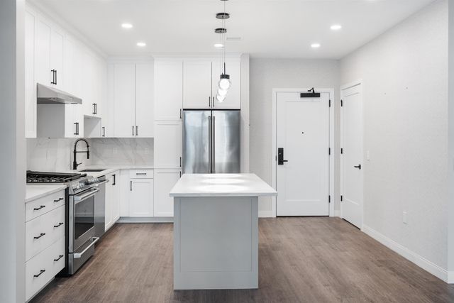 18 Artisan Dr Unit 207, Salem, NH 03079