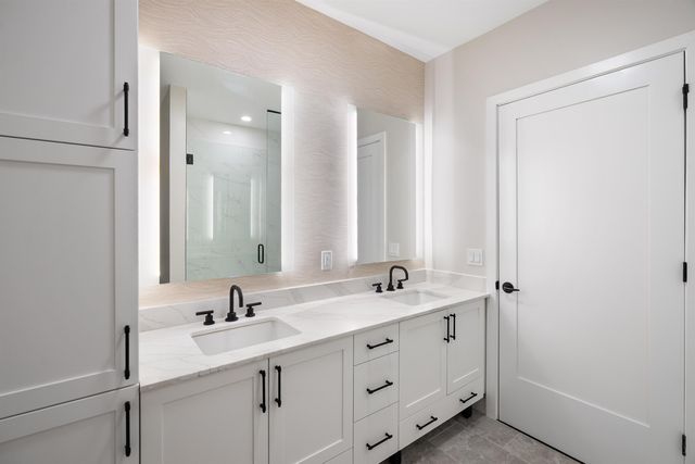 18 Artisan Dr Unit 207, Salem, NH 03079