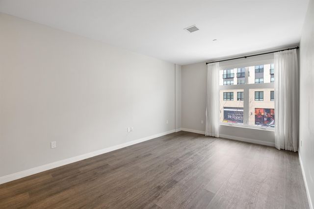 18 Artisan Dr Unit 207, Salem, NH 03079