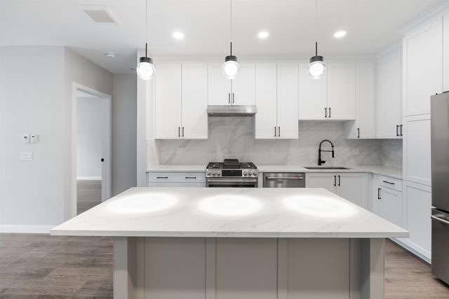 18 Artisan Dr Unit 207, Salem, NH 03079