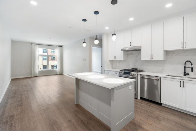 18 Artisan Dr Unit 207, Salem, NH 03079