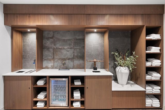 18 Artisan Dr Unit 207, Salem, NH 03079